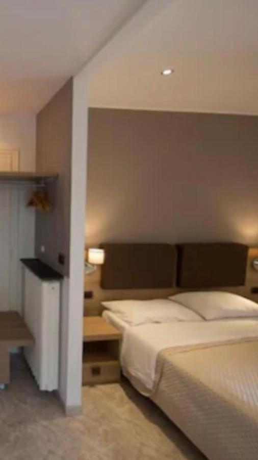 DolceVita Rooms Arma di Taggia Buitenkant foto